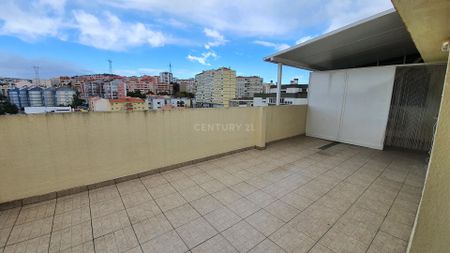 * RESERVADO *Apartamento T2 Remodelado com Anexo e 2 Terraços - Odivelas - Photo 2