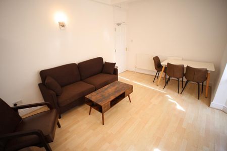 4 bedroom flat to rent - Photo 4