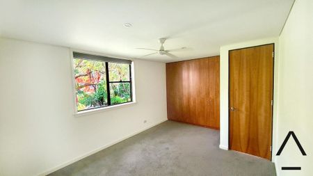 Executive Living - Sensational Townhouse - Photo 2