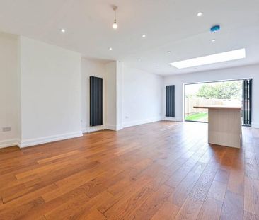 4 bedroom semi-detached house to rent - Photo 5