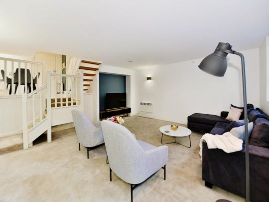 Cool 2-bedroom apartment near Flagstaff train station - Photo 1