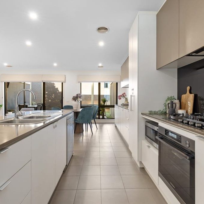 37 Lords Avenue, Mulgrave - Photo 1