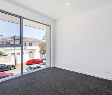 Modern Three bedroom Two Bathroom home in Wanted Locale - Photo 4