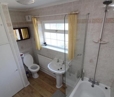 3 bedroom detached house to rent - Photo 2