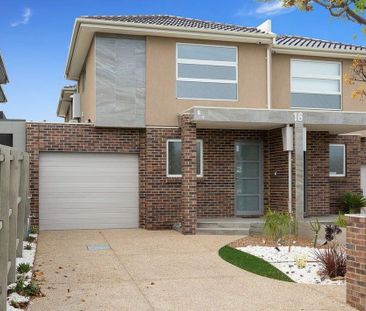 ARCHITECTURALLY DESIGNED TOWNHOUSE IN THE MCKINNON SCHOOL ZONE - Photo 4