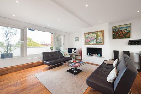 3 bedroom flat to rent - Photo 2