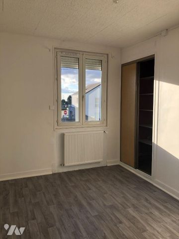 A louer, à BELBEUF (76240), une MAISON individuelle comprenant au RDC: cuisine, séjour-salon, ... - Photo 2