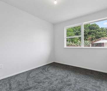 4 BEDROOM - NEWLY RENOVATED - LOTS OF STORAGE - Photo 4