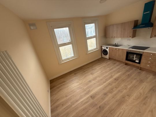 2 Bed Maisonette, Thorpe Road, E17 - Photo 1
