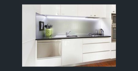 Convenience in the heart of Paddington - Photo 2