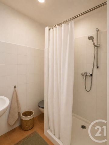 Location Appartement 1 pièce 18m² LA VALENTINE 11ème - Photo 5