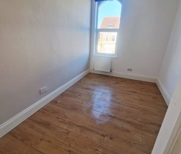 1 Bed Flat, Clifton Road, SE25 - Photo 3