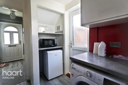 2 bedroom semi-detached house to rent - Photo 5