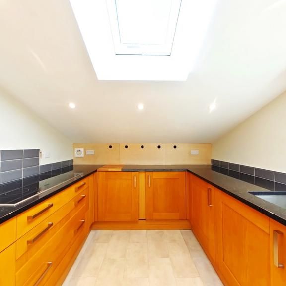 3 bedroom flat to rent - Photo 1