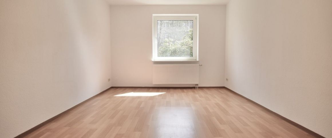 3 Zimmer • verglaster Balkon • Hochparterre • Tageslichtbad mit Wanne • grüner Hausgarten • TOP ! - Photo 1