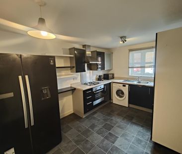 4 bedroom semi-detached house to rent - Photo 6