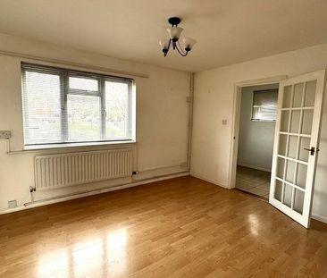 3 bedroom end of terrace house to rent - Photo 2