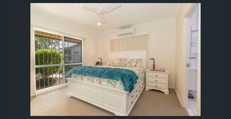 Large Family Home with Solar! - Photo 4