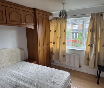 4 bedroom semi-detached house to rent - Photo 5