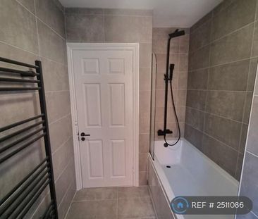 3 bedroom end of terrace house to rent - Photo 6