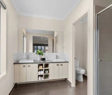 14 Jianni Way, Berwick VIC 3806 - Photo 3