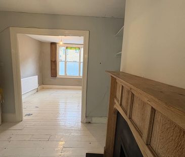 3 Bed Terraced House, London, SE24 - Photo 2