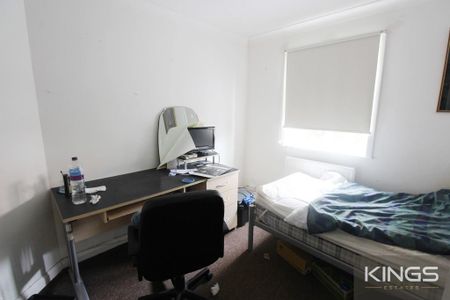 4 bedroom semi-detached house to rent - Photo 4