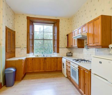 Flat to rent on - Photo 1