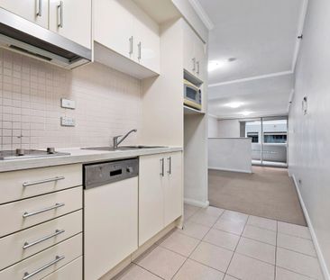 Studio Apartment at Oaks Trafalgar! - Photo 2