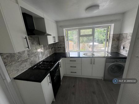 1 bedroom semi-detached house to rent - Photo 3