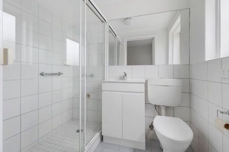 Charming 1-Bedroom Rental Unit in Sought-After St Kilda East Location - Photo 5
