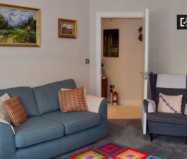 Room to rent in 4-bedroom house in Balgriffin, Dublin - Photo 2