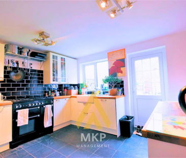 4 bedroom semi-detached house to rent - Photo 5