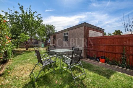 4 bedroom semi-detached house to rent - Photo 2