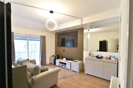 3 bedroom apartment to rent - Photo 3