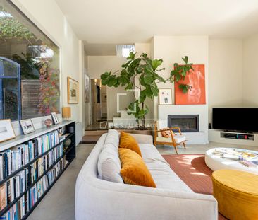 Excellent 5 Bedroom house / villa with 750m² garden for rent in Sar... - Photo 2