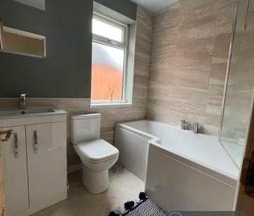 1 bedroom in a house share to rent - Photo 1