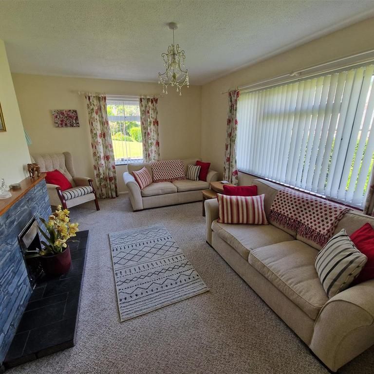 2 bedroom detached bungalow to rent - Photo 1