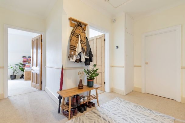 2 Bed Flat, Fourth Avenue, BN3 - Photo 1