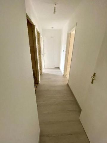 Location Appartement 3 pièces 72m² CHERBOURG-EN-COTENTIN 50100 - Photo 2