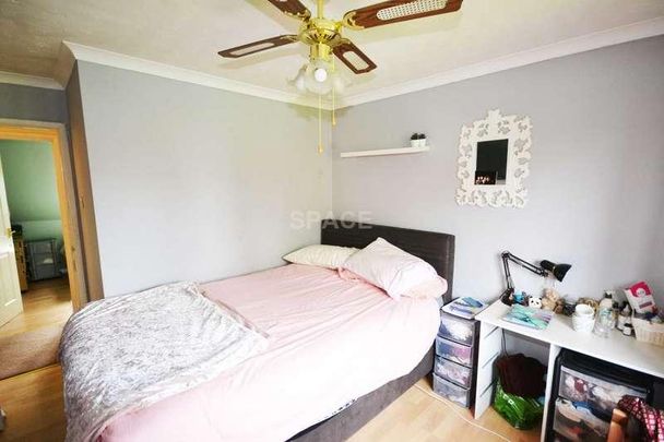 Beech Lane, Reading, RG6 - Photo 1