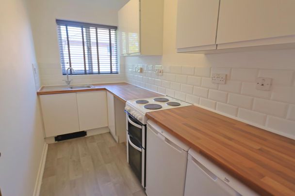 Bowls Court, Chapelfields, Coventry, CV5 - Photo 1