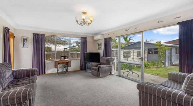 Spacious Three-Bedroom Home in Quiet Parklands Cul-de-Sac - Photo 1