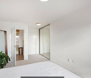 2 bedroom penthouse to rent - Photo 2