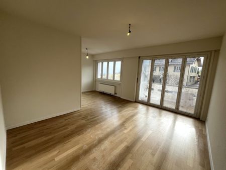 Beautiful renovated 2.5 room apartment in Yens - Photo 3