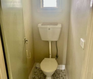 Renovated 2 b/r Footscray - park view - Photo 5