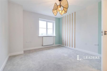 4 bedroom detached house to rent - Photo 2