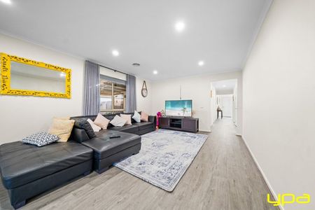 Spacious Family Living in a Prime Cranbourne West Location - Photo 3