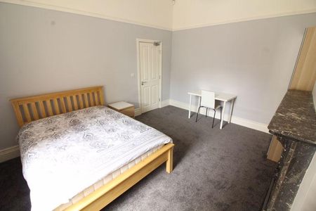 6 bedroom terraced house to rent - Photo 2