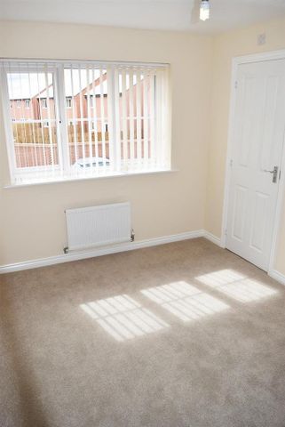 3 bedroom detached house to rent - Photo 2